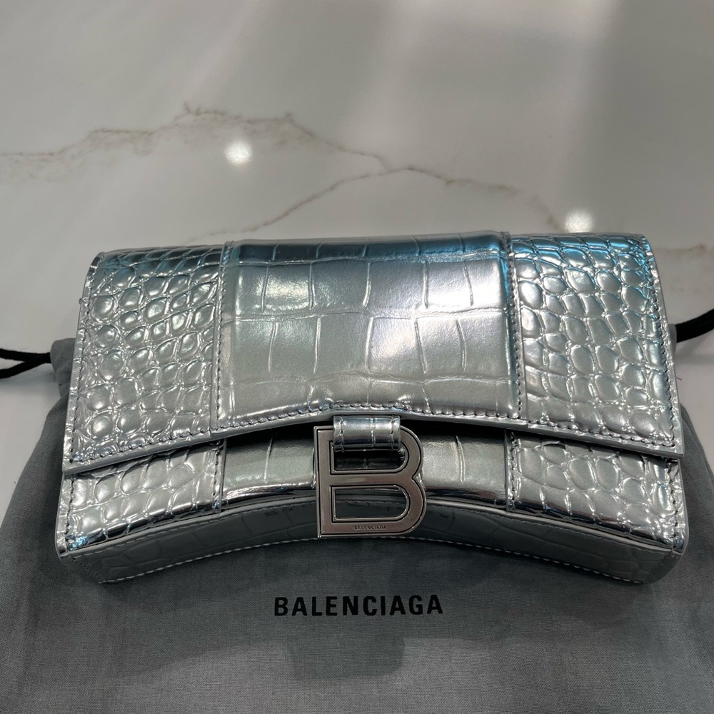 Balenciaga Hourglass Wallet on Chain - New With Tags RRP $1,750 - Picture 10 of 12